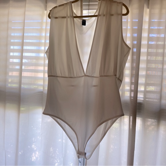 5/$25✨SHEIN bodysuit 🤍 - Picture 1 of 2